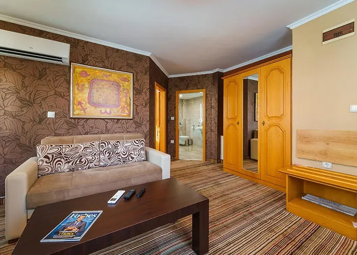 Avion - Self Check In 3*