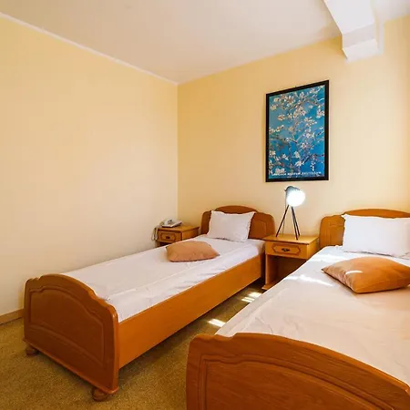 Avion - Self Check In Hotel 3*